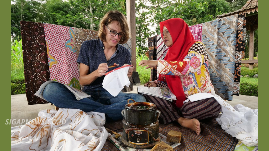 Indonesia Turns Batik Into a Hands-On Tourism Experience for Foreign Visitors