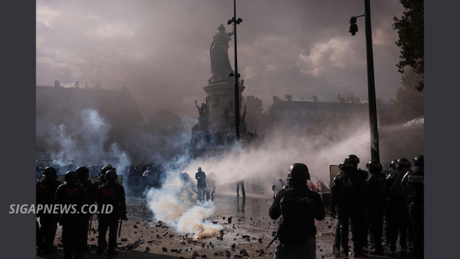 Riots Spread Across France as Paris Imposes Curfew Following 2,400 Arrests