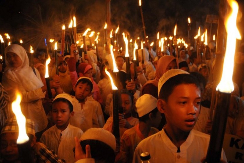 Torch Parade Traditions Color the Islamic New Year in Boyolali and Blitar